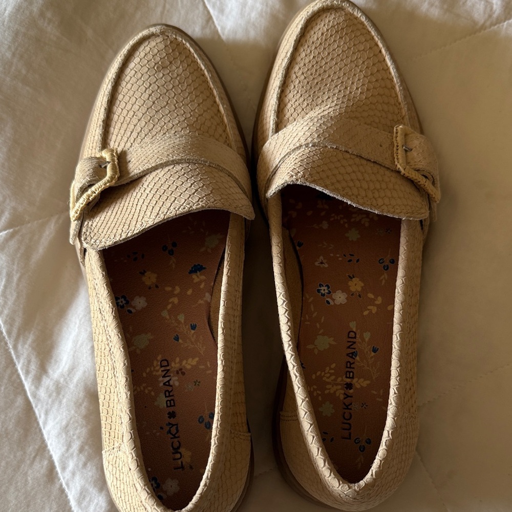 Lucky Brand Beige Textured Loafers